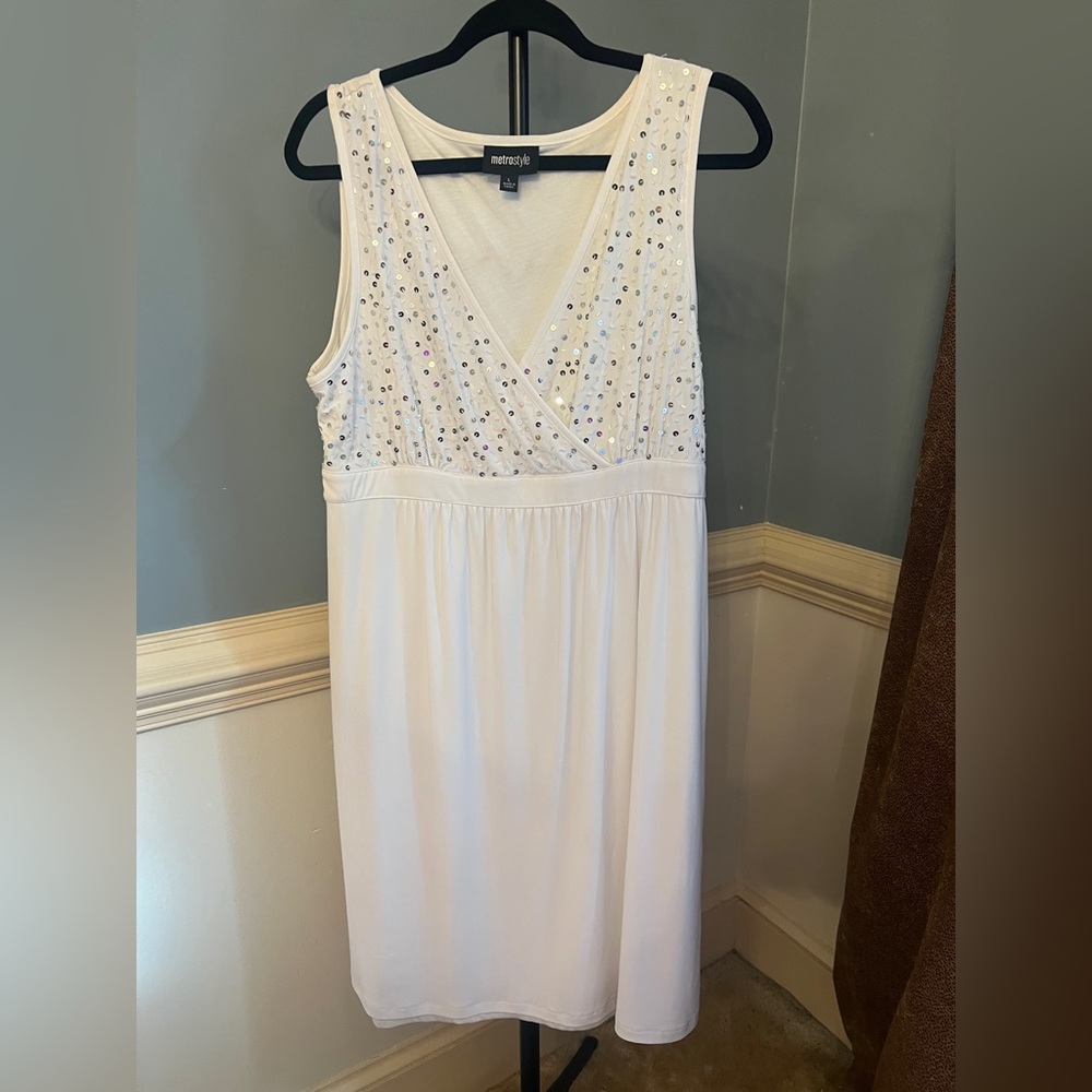 Metrostyle White Sleeveless Dress with sliver sequin and clear bead Accents